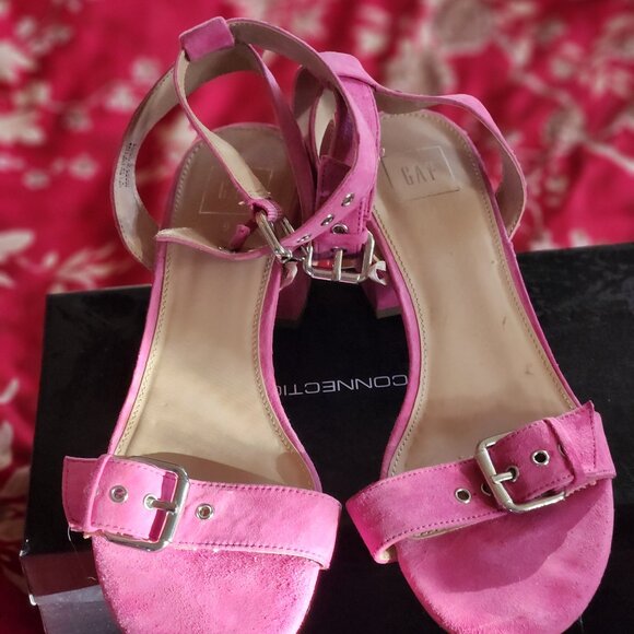 Gap - pink suede, flattering ankle wrap, chrome accents, - Picture 1 of 4